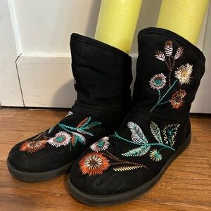Indigo Black Embroidered Floral Boots